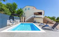 B&B Kras - Stunning Home In Kras With 3 Bedrooms, Wifi And Outdoor Swimming Pool - Bed and Breakfast Kras