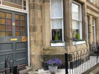 B&B Edinburgh - Lovely main door 2 bed apartment - Bed and Breakfast Edinburgh