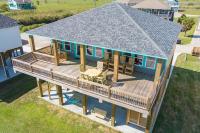 B&B Bolivar Peninsula - Stylish 4BR Crystal Beach Retreat Walk to Beach - Bed and Breakfast Bolivar Peninsula