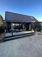 Modern Two bedroom Oasis - Bed and Breakfast Whangamata