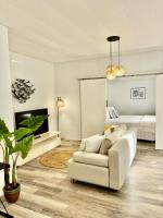 Tiaki Guesthouse - Cozy Modern Studio - 5min drive from the beach and Punaauia center - B&B Punaauia