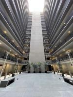 Super Comfy BIG SPACE Condo In Imperial Suites Boulevard Mall - Chambres d’hôtes