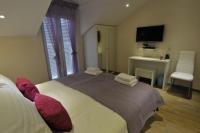 Two-Bedroom Apartment with Terrace and Sea View