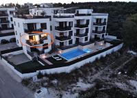 Apartment Koc, Okrug Gornji - Bed and Breakfast