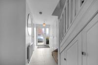 Kensal Green 4 Bedroom and 2 Bathroom House with Parking - B&B