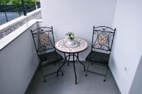 Spacious apartment with outdoor space and parking - Chambres d’hôtes
