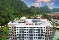 Unique Boho Style Condo with NETFLIX for up to 5PAX - Enjoy Mountain View while swimming at the Infinity Pool & Natural Hotspring Pool, 2mins walk to the Lost World of Tambun, Water Themepark at IPOH - B&B