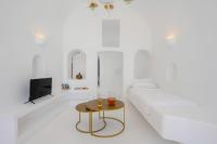 SophOia Cave Suite with Outdoor Plunge Pool & Caldera View