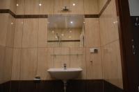 Tweepersoonskamer met 2 Aparte Bedden en Badkamer