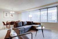 B&B Arlington - Elegant Condo with Gorgeous Views at Crystal City - Bed and Breakfast Arlington