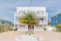 Sol Mate Roof top deck at the Beach Private heated pool spa and firepit - B&B
