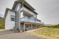 Oceanfront Home with Hot Tub, Sauna, 8 Mi to Newport - Chambres d’hôtes South Beach