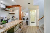 Updated Tacoma Home with Fire Pit! - Ferienwohnung Tacoma