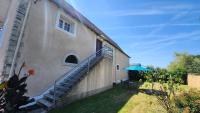 "L'OSTAU", GRAND APPARTEMENT 84 m2 AVEC JARDIN, PISCINE, SALLE DE SPORT - Chambres d'hôtes Rivehaute