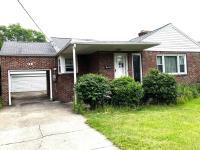 Entire Home in Buffalo - 6 Guests 3 Bedroom 1 Bath - Convenient Location - 25min to Niagara Falls - Bed and Breakfast