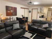 B&B Wodonga - The Den on Diamond Drive - Bed and Breakfast Wodonga