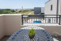 Modern apartment with swimming pool - Chambres d’hôtes Kutleše