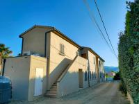 Jardin et 2 chambres centre St Florent - B&B