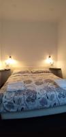 Zimmer mit Kingsize-Bett