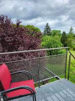 A la salle de jeux et son jardin autour de la cabane verte - Ferienwohnung