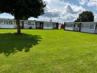 2 Bedroom Chalet Close to Beach - Bed and Breakfast Hemsby