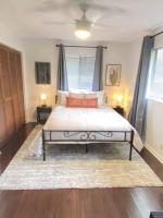 Peaceful, Private Master Bedroom with Own Bath near HILO, with AC! - Chambres d’hôtes
