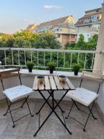 Lugano Couples Quiet Apt w Free Street Parking - B&B