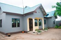 Gorgeous 4 Bedroom House ideal for Families and Large Groups - Bed and Breakfast