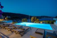 Beachfront Villa Larisa with Whirlpool, Media room - Chambres d’hôtes Rogoznica