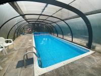 Luxury 3 Bed with Pool Deacons Heights - B&B