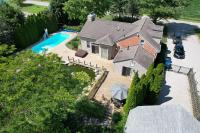 Charming School House with Large Pool - B&B