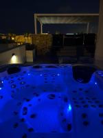 PMT22 - Luxury villa with private heated pool and jacuzzi - Ferienwohnung Torrevieja