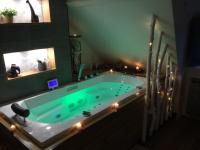 King Room with Spa Bath