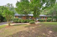 Greensboro Golf Getaway - 9 Mi to Downtown! - Bed and Breakfast