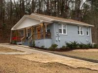 Spring Bungalow - A cozy getaway in downtown Hot Springs! - B&B