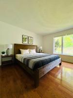 B&B Barrie - Letitia Heights !G Stylish and Spacious Private Bedroom with Shared Bathroom - Bed and Breakfast Barrie