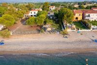 B&B Istiaia - Beach Villa Next To The Waves! - Bed and Breakfast Istiaia