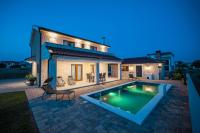 Villa Cicibella with heated pool 150 meters from the beach - by TA Leut Agency - Chambres d'hôtes Privlaka