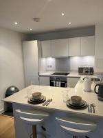 B&B Croydon - Luxurious 1 Bedroom Apartment In Croydon - Bed and Breakfast Croydon