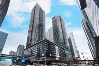 Luxury Downtown Toronto 2 Bedroom Suite with City and Lake Views and Free Parking - Chambres d'hôtes Toronto