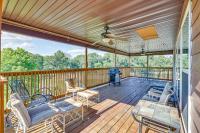 B&B Pineville - Magical Pineville Oasis Gas Grill and Scenic Deck! - Bed and Breakfast Pineville