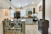 Secluded Poconos Cabin: 75 Acres & Fire Pit! - Bed and Breakfast East Stroudsburg