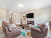 A cozy 3 bedroom new house with 2 living rooms - Ferienwohnung Edmonton