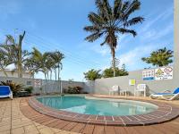 Beachfront Apt with rooftop spa across from Marcoola Beach - Chambres d’hôtes Marcoola