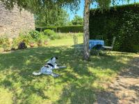 Évasion Romantique au Prieuré avec Jardin en Anjou, Petit-Déjeuner Inclus - FR-1-622-63 - Chambres d'hôtes Méa