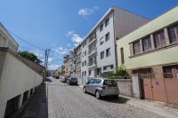 Host Wise - Bright Fresh Flat with Garage - Marquês - B&B Porto