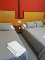 Basic Triple Room with Shared Bathroom