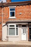 Contractor house, sleeps 7, close to restaurant's & bars, long stays available, Oveyo Accommodation - Bed and Breakfast