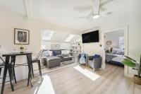 Pet-Friendly Newman Lake Cottage with Beach Access! - B&B
