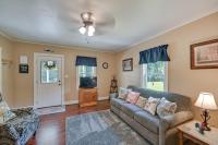 Grandmas Farm House on 125 Acres with Fire Pit! - B&B